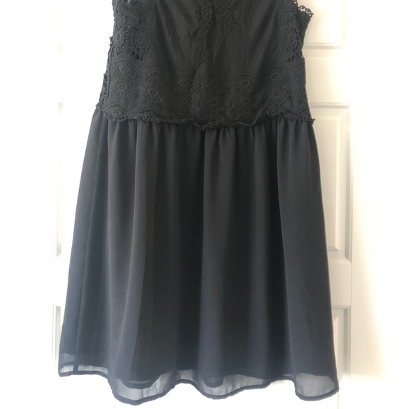 Delicate lace dress - Picture 5 of 5